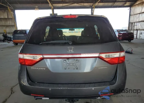 2012 Honda Odyssey Touring z USA, uszkodzony, nr VIN 5FNRL5H91CB138389